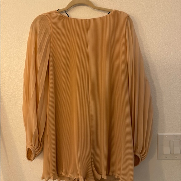 Elegant Pleated Romper - Picture 2 of 10